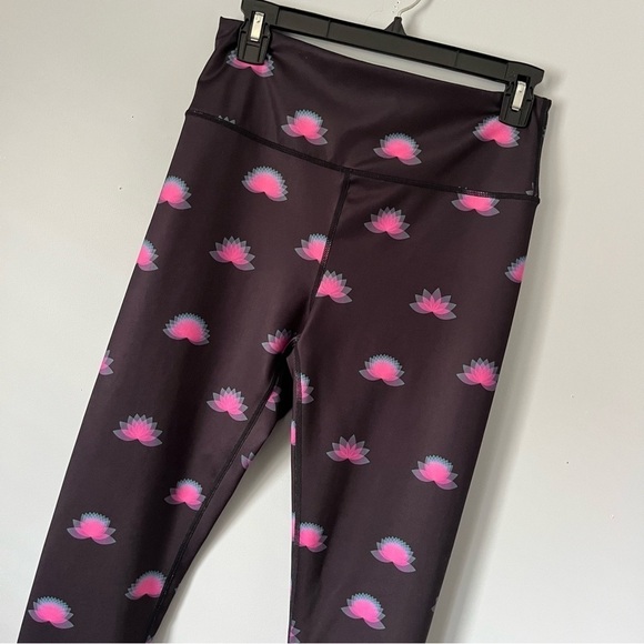 FP Movement By Free People Pink Lotus Flower Cropped Yoga Leggings Size Small - Picture 8 of 16